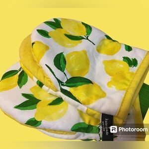 kate spade Oven mitts Set of 2 Lemon Zest NWT